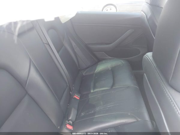 2020 TESLA MODEL 3 — I8