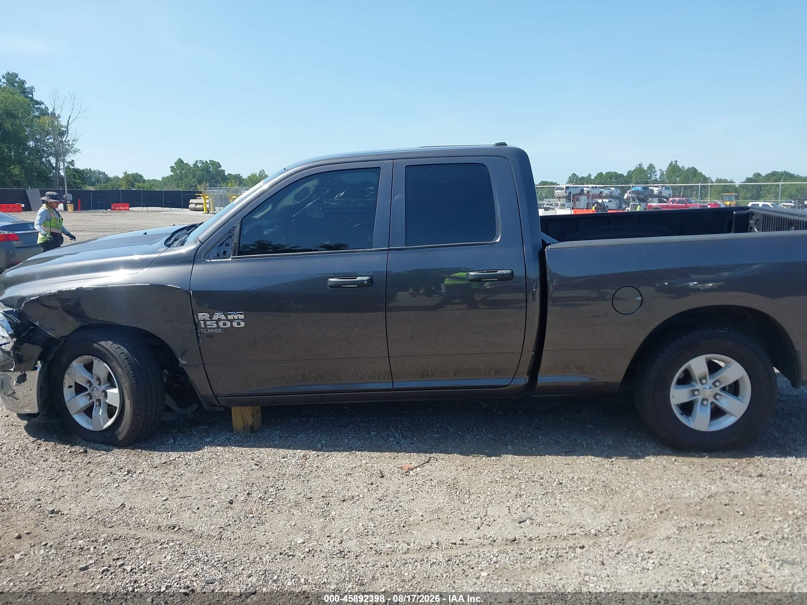 2024 RAM 1500 CLASSIC SLT  4X2 6'4 BOX