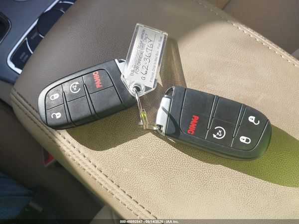 2021 JEEP GRAND CHEROKEE LAREDO E 4X4 — I11