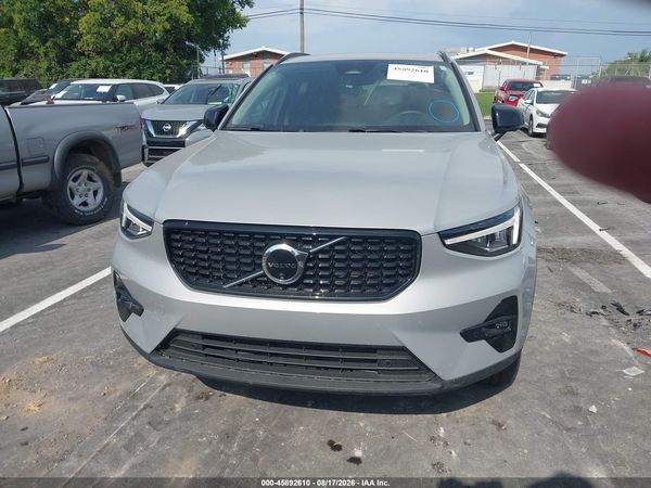 2025 VOLVO XC40 B5 PLUS DARK THEME