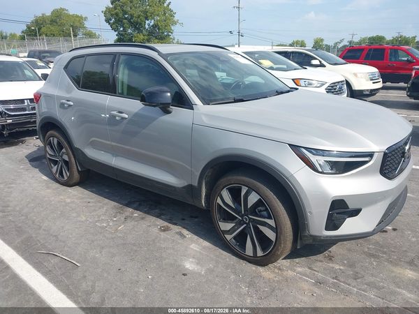 2025 VOLVO XC40 B5 PLUS DARK THEME