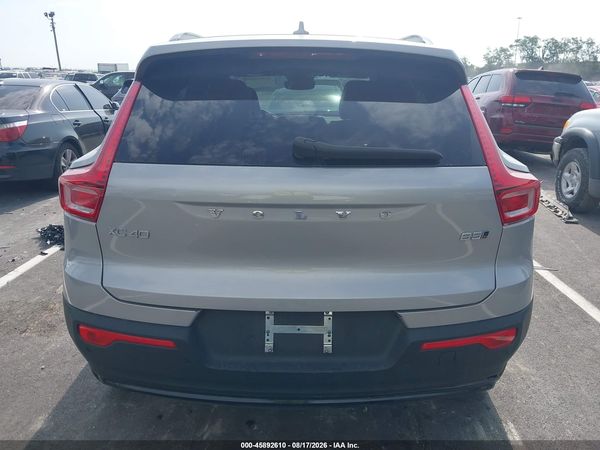 2025 VOLVO XC40 B5 PLUS DARK THEME