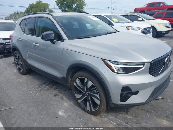 2025 VOLVO XC40 B5 PLUS DARK THEME