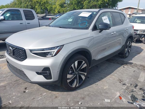 2025 VOLVO XC40 B5 PLUS DARK THEME