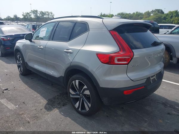 2025 VOLVO XC40 B5 PLUS DARK THEME