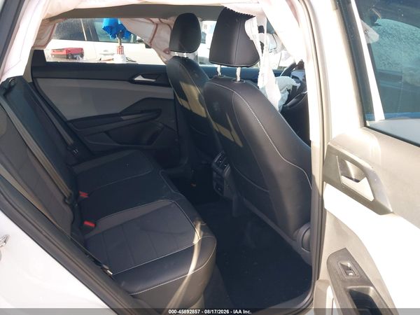 2022 VOLKSWAGEN TAOS 1.5T SE — I8