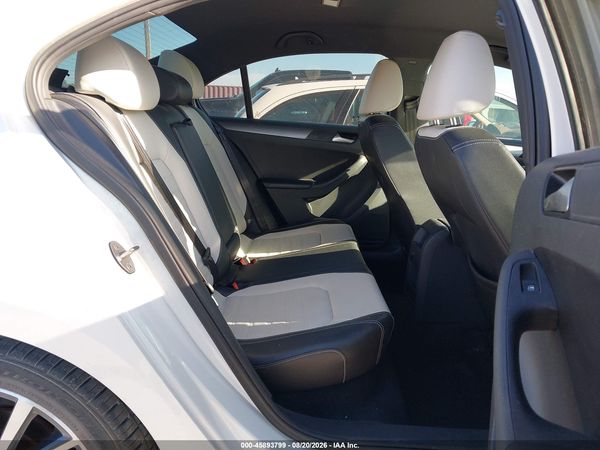 2017 VOLKSWAGEN JETTA 1.8T SPORT — I8