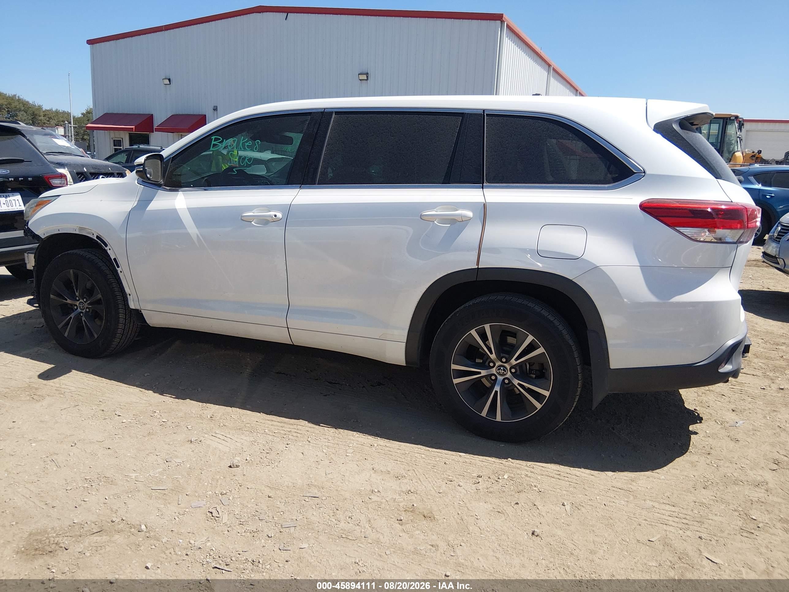 2017 TOYOTA HIGHLANDER LE