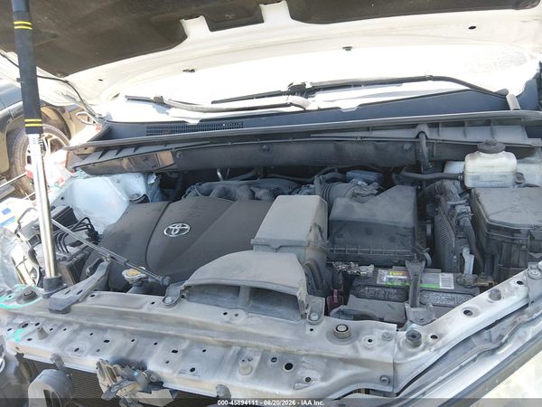 2017 TOYOTA HIGHLANDER LE