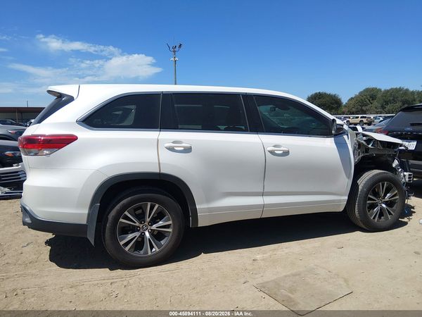 2017 TOYOTA HIGHLANDER LE