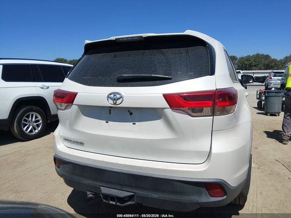 2017 TOYOTA HIGHLANDER LE