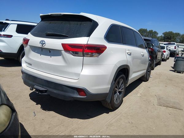 2017 TOYOTA HIGHLANDER LE