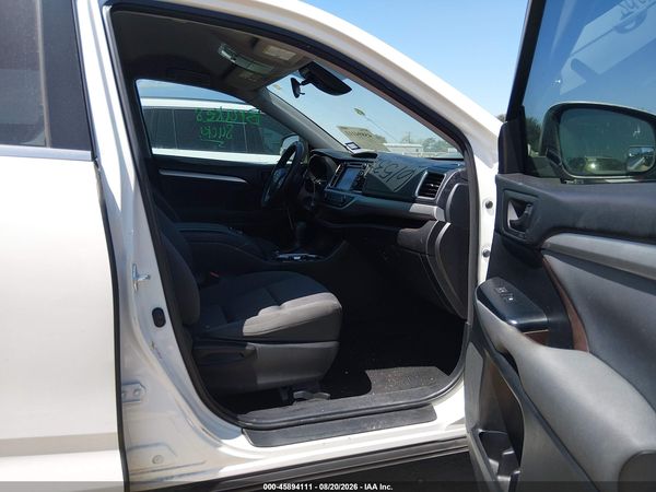2017 TOYOTA HIGHLANDER LE