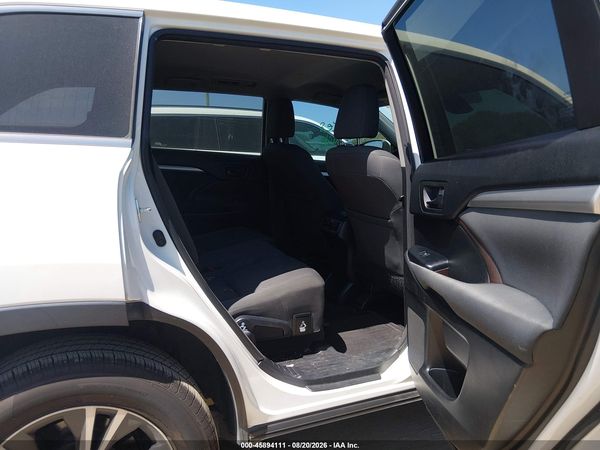 2017 TOYOTA HIGHLANDER LE