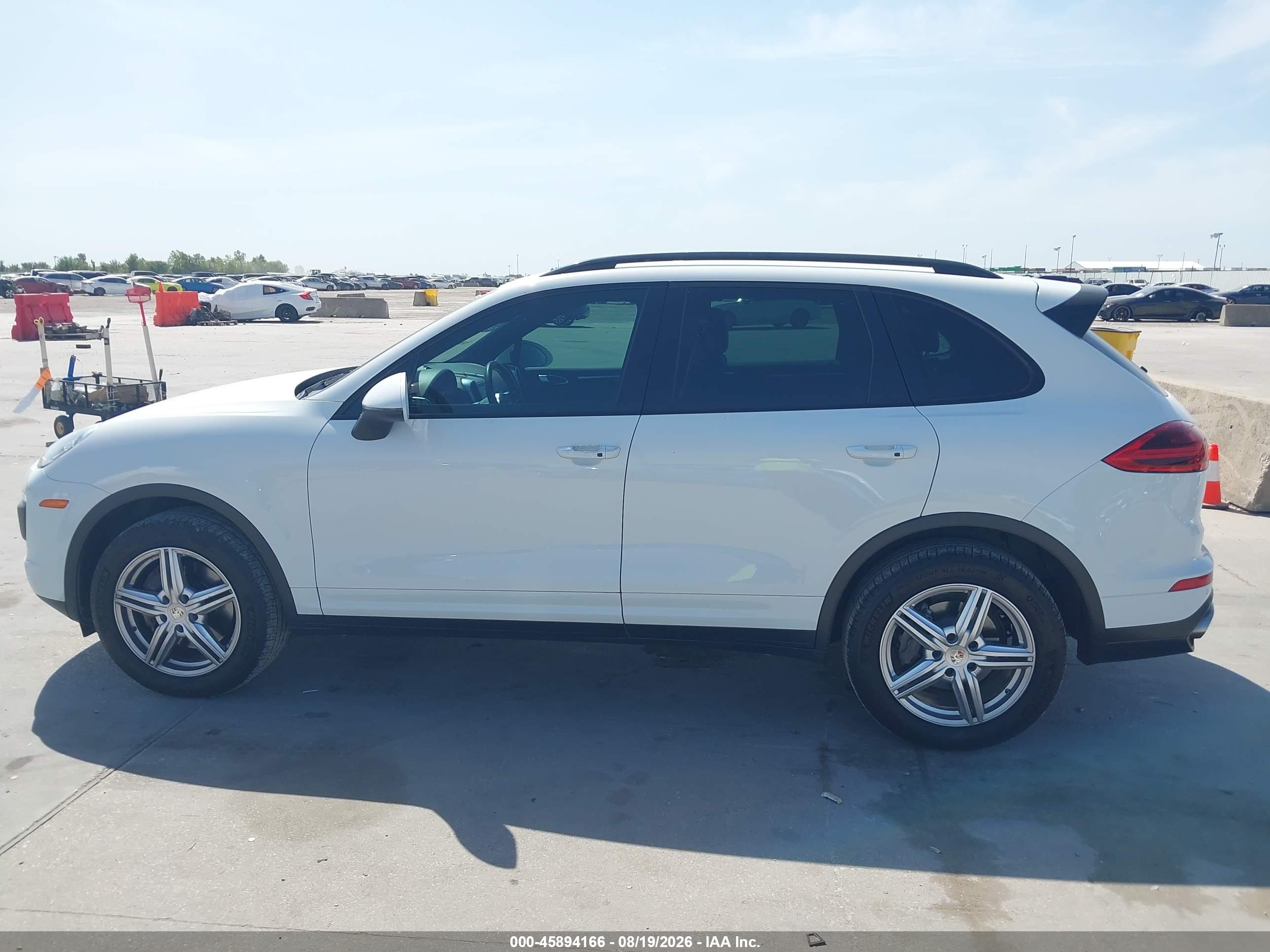 2016 PORSCHE CAYENNE