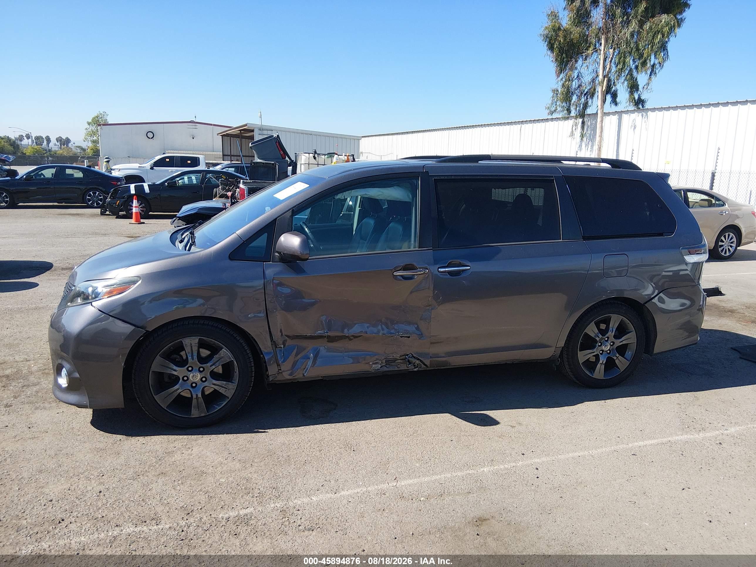 2015 TOYOTA SIENNA SE 8 PASSENGER