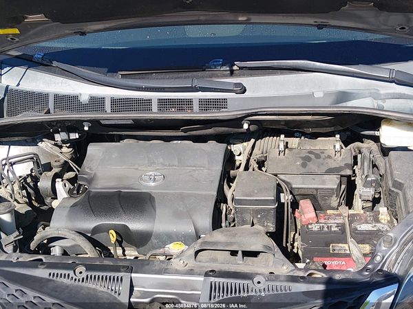 2015 TOYOTA SIENNA SE 8 PASSENGER