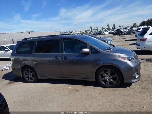 2015 TOYOTA SIENNA SE 8 PASSENGER