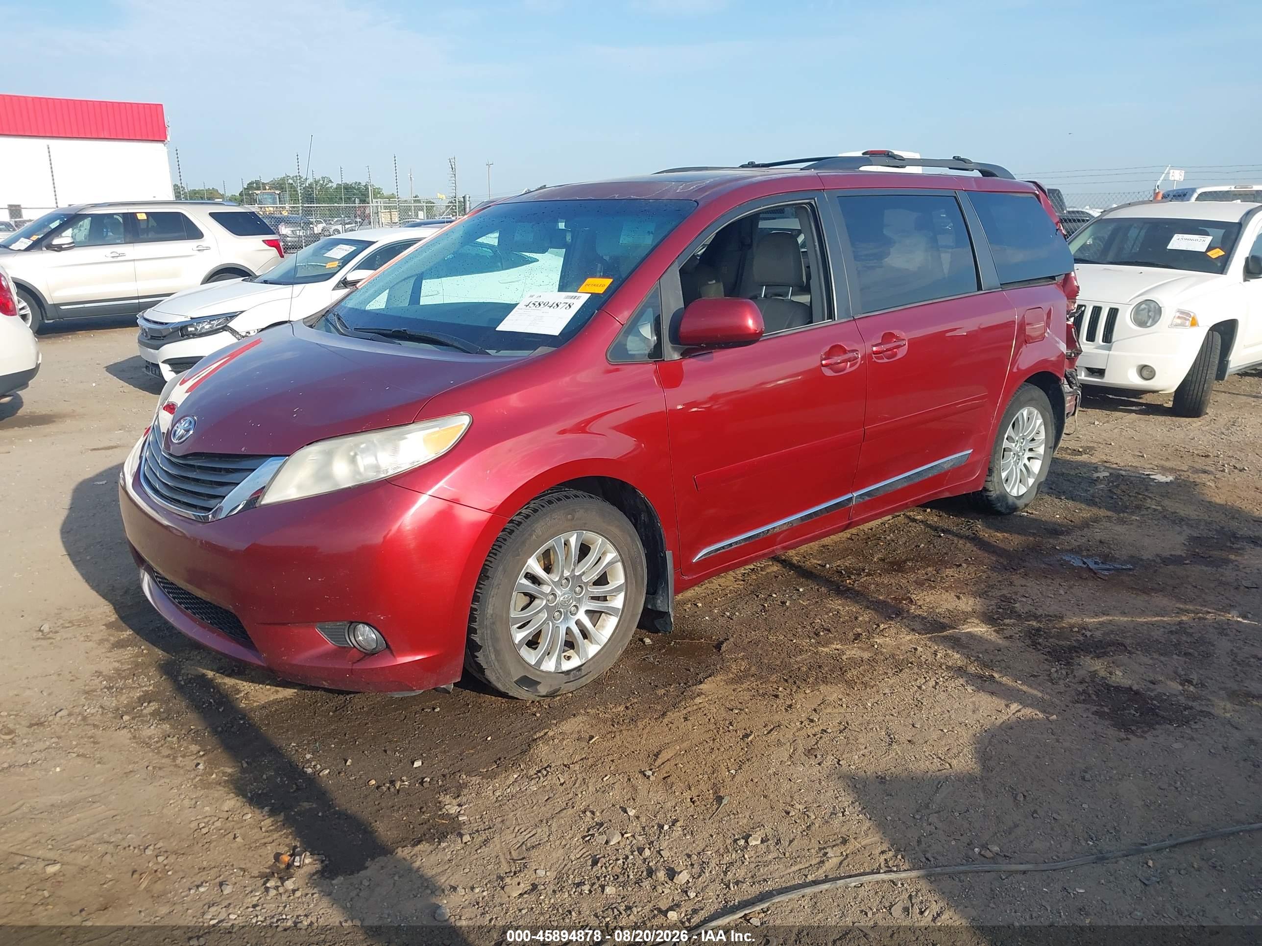 2012 TOYOTA SIENNA XLE V6 8 PASSENGER — I2