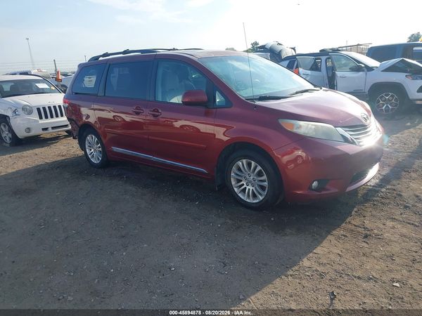 2012 TOYOTA SIENNA XLE V6 8 PASSENGER — I1