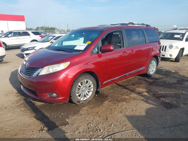 2012 TOYOTA SIENNA — I2