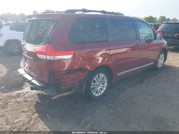 2012 TOYOTA SIENNA XLE V6 8 PASSENGER — I4