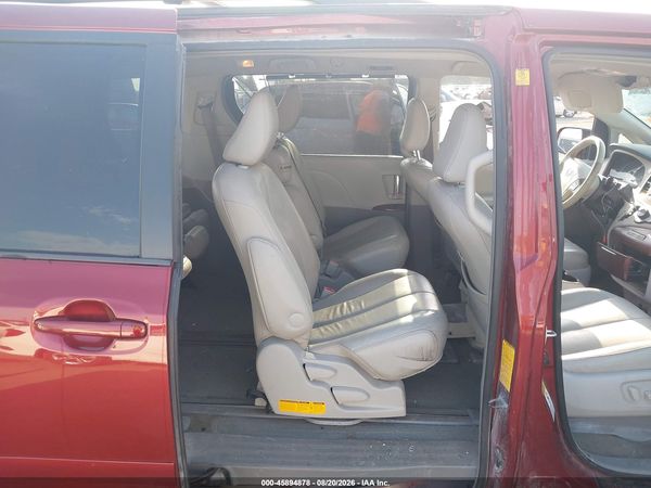 2012 TOYOTA SIENNA XLE V6 8 PASSENGER — I8