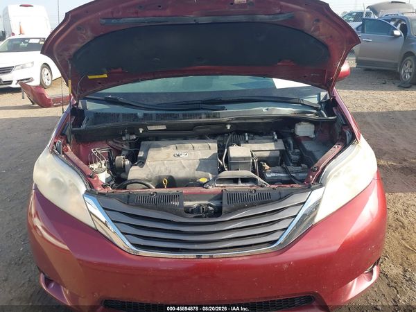 2012 TOYOTA SIENNA XLE V6 8 PASSENGER — I10