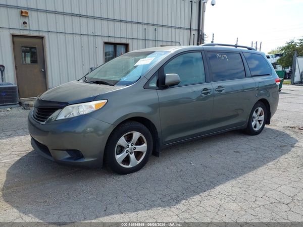 2012 TOYOTA SIENNA — I2