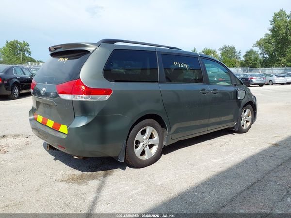 2012 TOYOTA SIENNA — I4