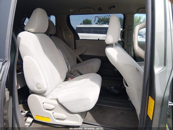 2012 TOYOTA SIENNA LE 8 PASSENGER — I8