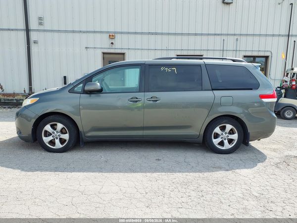2012 TOYOTA SIENNA LE 8 PASSENGER — I117