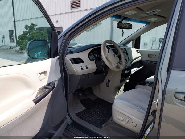 2012 TOYOTA SIENNA LE 8 PASSENGER — I155
