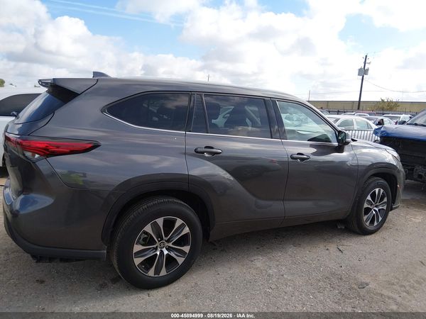 2022 TOYOTA HIGHLANDER XLE