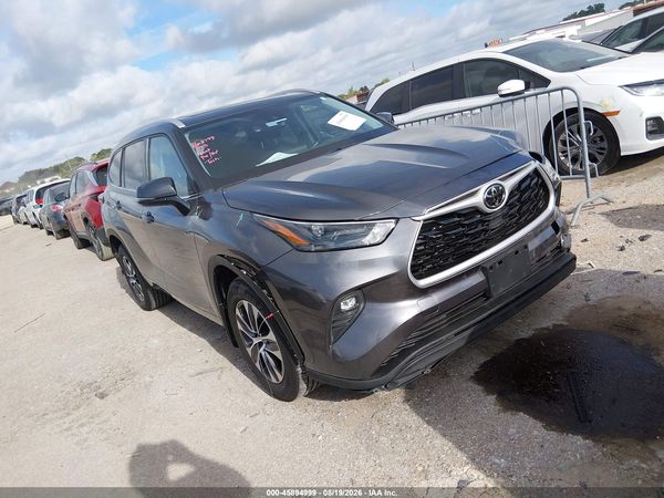 2022 TOYOTA HIGHLANDER XLE