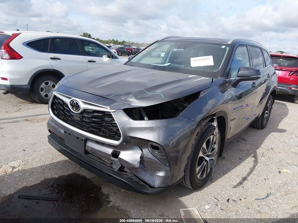 2022 TOYOTA HIGHLANDER XLE