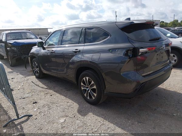 2022 TOYOTA HIGHLANDER XLE