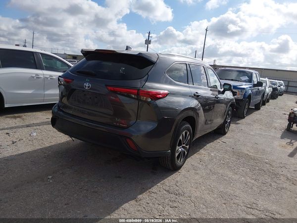 2022 TOYOTA HIGHLANDER XLE