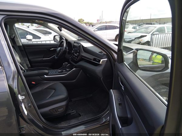 2022 TOYOTA HIGHLANDER XLE