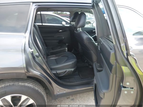 2022 TOYOTA HIGHLANDER XLE