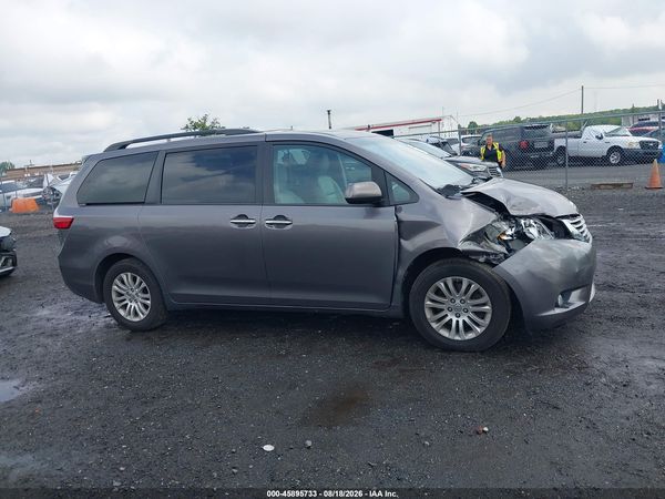 2015 TOYOTA SIENNA XLE 8 PASSENGER