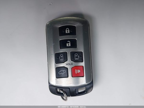 2015 TOYOTA SIENNA XLE 8 PASSENGER