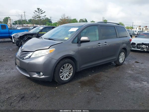 2015 TOYOTA SIENNA XLE 8 PASSENGER