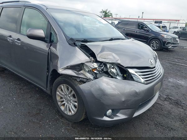 2015 TOYOTA SIENNA XLE 8 PASSENGER