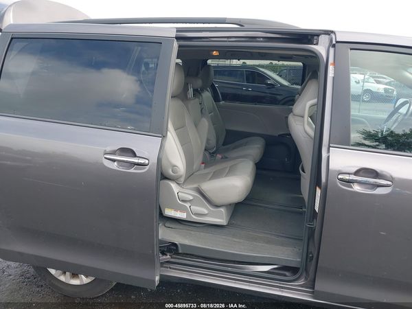 2015 TOYOTA SIENNA XLE 8 PASSENGER