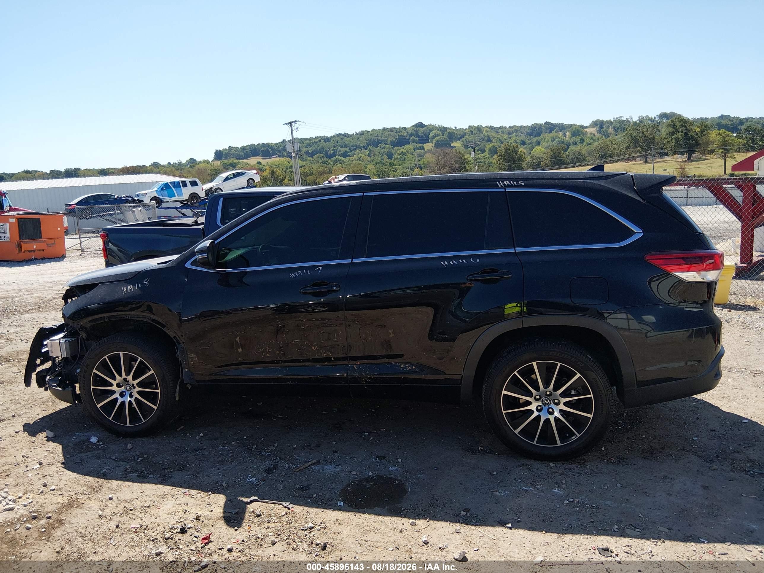 2018 TOYOTA HIGHLANDER SE