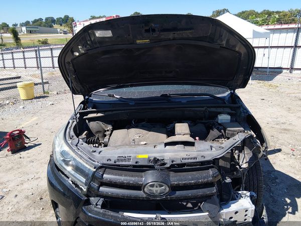 2018 TOYOTA HIGHLANDER SE