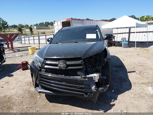 2018 TOYOTA HIGHLANDER SE
