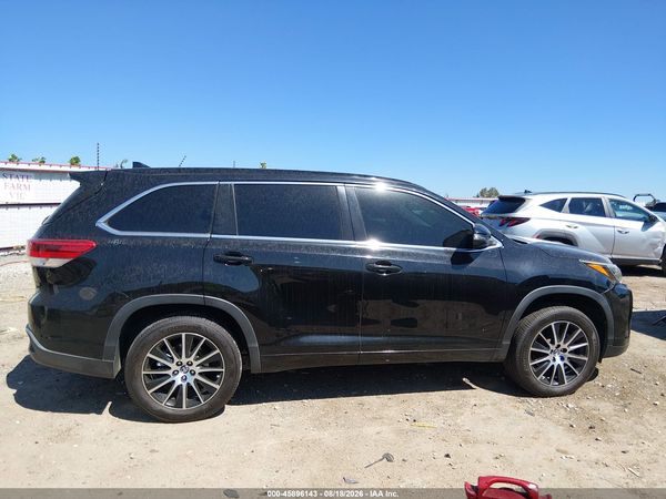 2018 TOYOTA HIGHLANDER SE