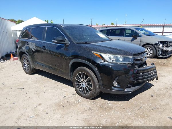 2018 TOYOTA HIGHLANDER SE